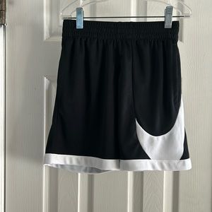 NIKE DRI FIT SHORTS SIZE S